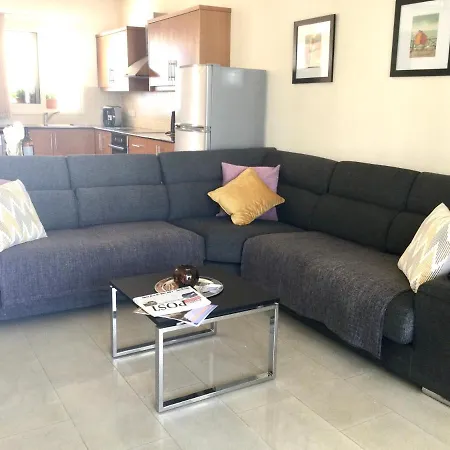 Luxury 2 Bedroom With Large Balcony, Pool View And Free Wifi Daire *