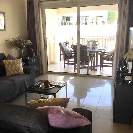 Daire Luxury 2 Bedroom With Large Balcony, Pool View And Free Wifi Peyia