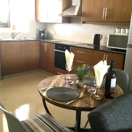 Luxury 2 Bedroom With Large Balcony, Pool View And Free Wifi * Peyia