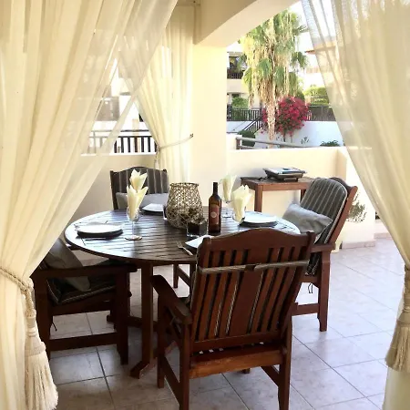Luxury 2 Bedroom With Large Balcony, Pool View And Free Wifi Peyia