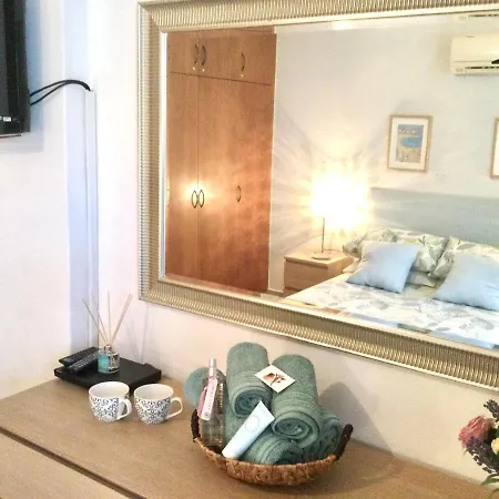 Luxury 2 Bedroom With Large Balcony, Pool View And Free Wifi Peyia