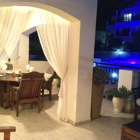 Luxury 2 Bedroom With Large Balcony, Pool View And Free Wifi