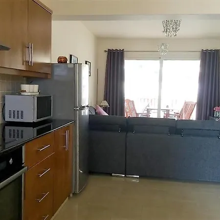 Apartment Luxury 2 Bedroom With Large Balcony, Pool View And Free Wifi Peyia