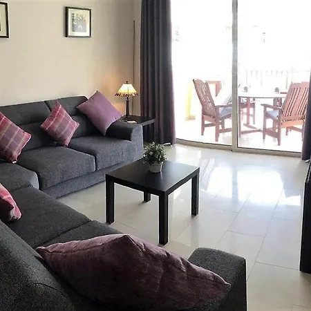 Luxury 2 Bedroom With Large Balcony, Pool View And Free Wifi *