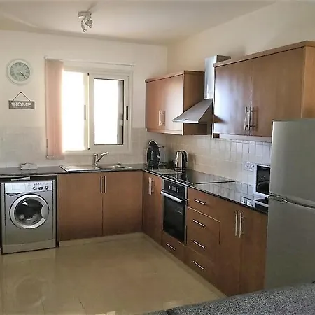 Luxury 2 Bedroom With Large Balcony, Pool View And Free Wifi Peyia