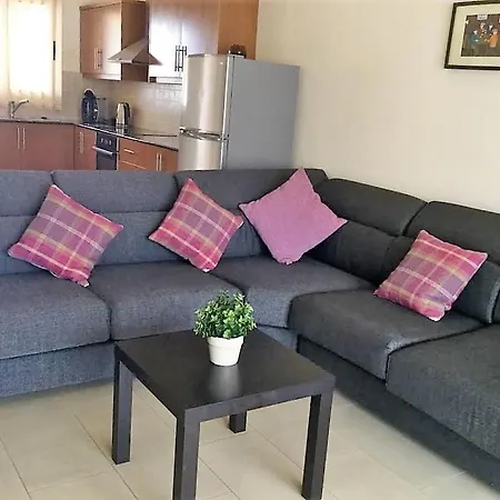 Luxury 2 Bedroom With Large Balcony, Pool View And Free Wifi Peyia
