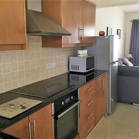 Apartment Luxury 2 Bedroom With Large Balcony, Pool View And Free Wifi *