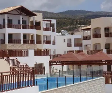 Apartment Luxury 2 Bedroom With Large Balcony, Pool View And Free Wifi Peyia