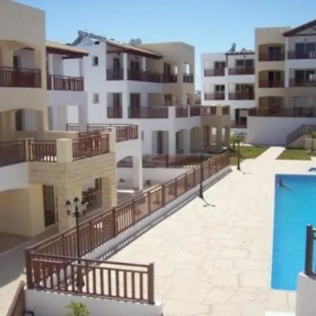 Luxury 2 Bedroom With Large Balcony, Pool View And Free Wifi Apartment