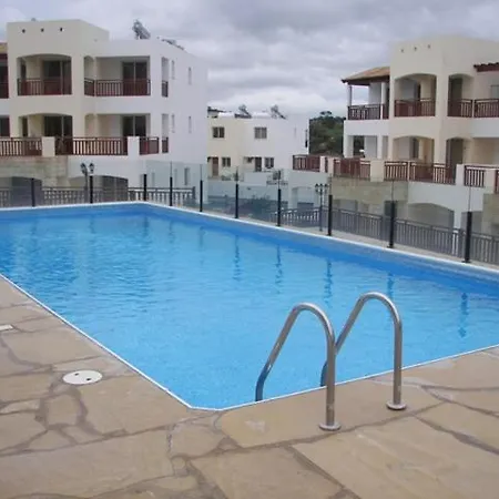 Luxury 2 Bedroom With Large Balcony, Pool View And Free Wifi * Peyia
