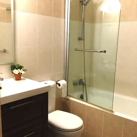 Luxury 2 Bedroom With Large Balcony, Pool View And Free Wifi *